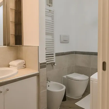 Hbhall Porta Romana Apartment *